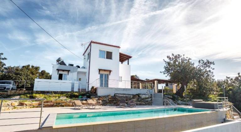 Fully equipped big villa with patio, private pool & BBQ | Pets allowed in Apokoronas