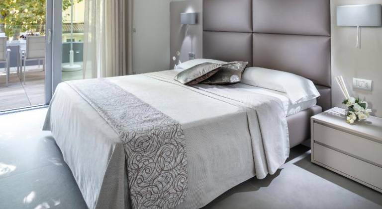 Holiday apartment with hot tub & pool in Cesenatico