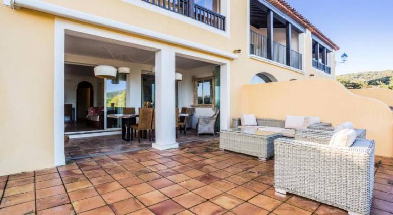 Holiday apartment with pool & barbecue — photo 2