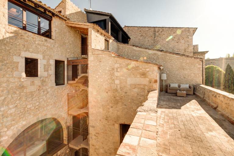 Serviced apartment with terrace, hot tub & garden | Near Girona Cathedral | Good for workation | Pets are welcome — photo 4