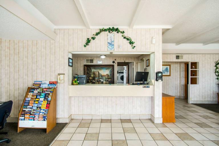 OYO Hotel Hutchinson West 4th Ave — photo 5