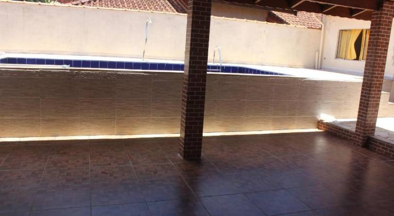 Vacation home with pool — photo 2
