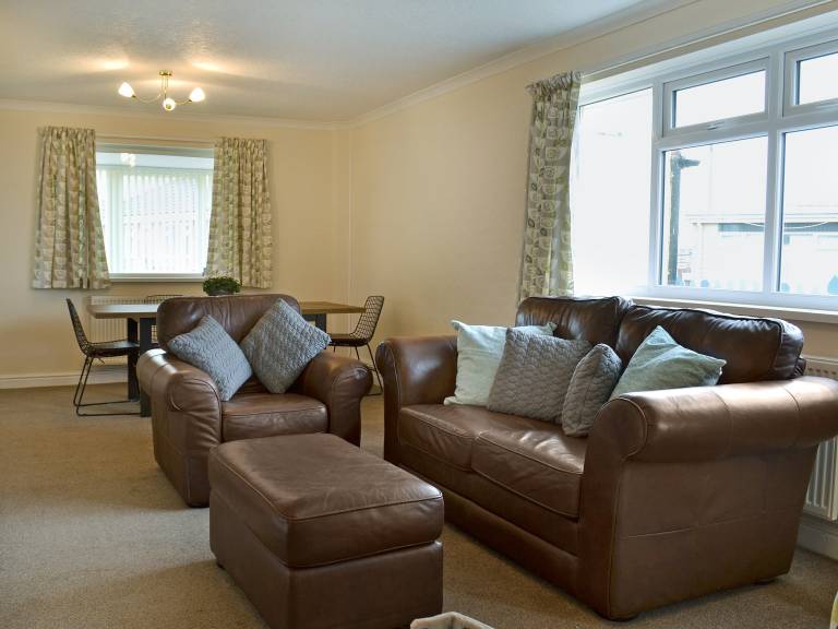 Family-friendly pleasant cottage with yard | River view | Pets are welcome — photo 4