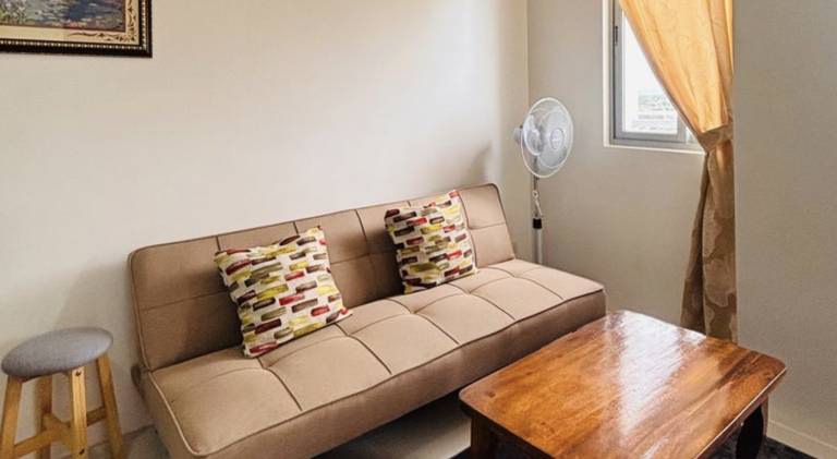 Dedicated room with pool & yard in Iloilo