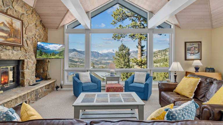 Children-friendly pleasant house with patio | Pets are welcome in Estes Park, CO