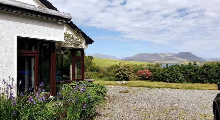House with 2 rooms for 4 persons in Galway