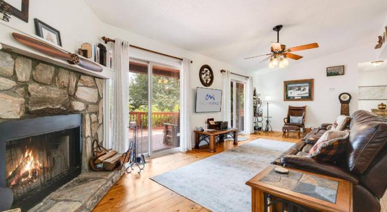Spacious vacation home with jacuzzi | Pets are welcome — photo 2