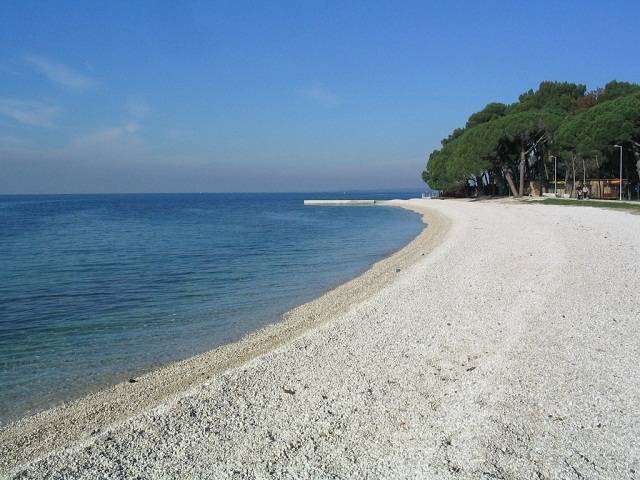 Rental apartment with terrace, barbeque & garden in Pula