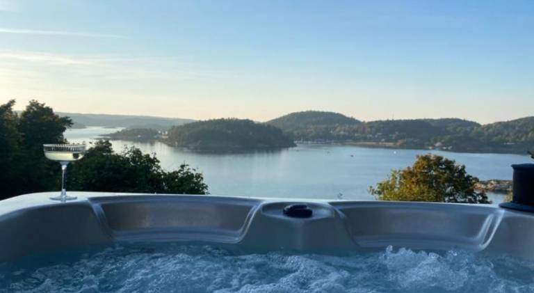 Charming villa with jacuzzi | Pets are welcome in Uddevalla