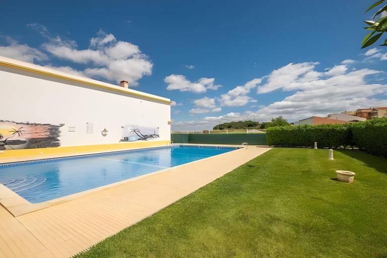 Fully equipped wonderful rental apartment with yard, barbeque & pool | Pets allowed in Albufeira