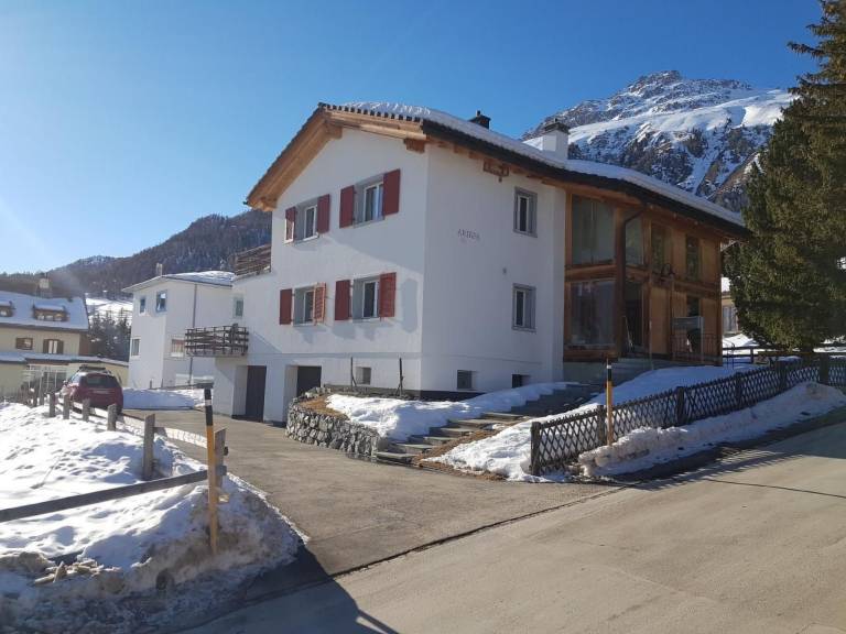 Ferienwohnung in Samedan für max. 4 Personen Ferienwohnung in Samedan für max. 4 Personen