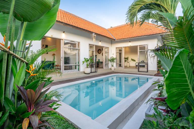 Lovely villa with yard, pool & barbecue | Perfect for remote work | Pets allowed in Canggu