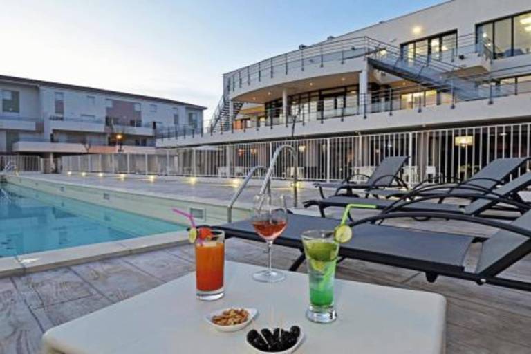 Rental apartment with garden & barbecue | Next to the beach | Dogs allowed in Nîmes