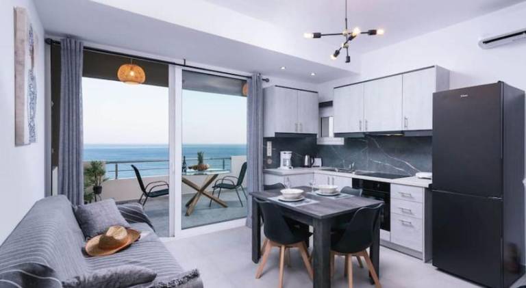 Rental apartment with terrace & BBQ | Beach nearby | Suitable for remote work | Pets allowed in Heraklion