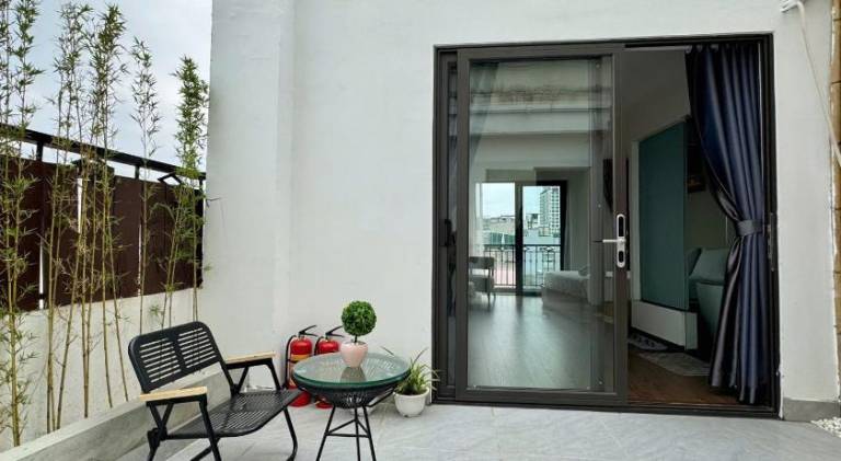 Serviced apartment with patio & garden — photo 5