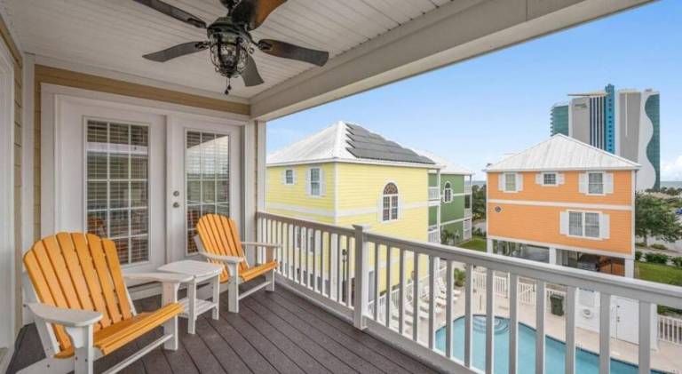 Big vacation home with pool | Beach nearby | Pets are welcome — photo 3