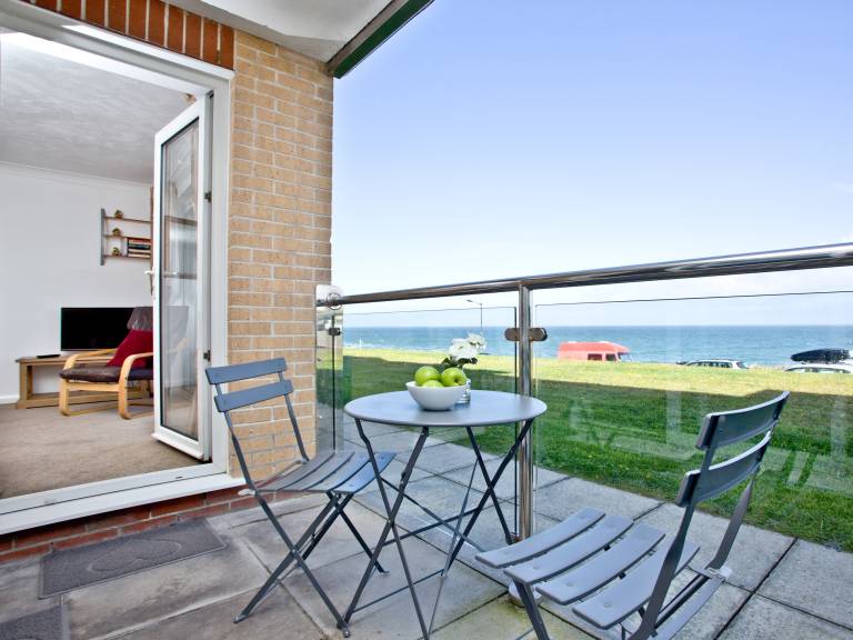 Rental apartment with yard | Water view — photo 3