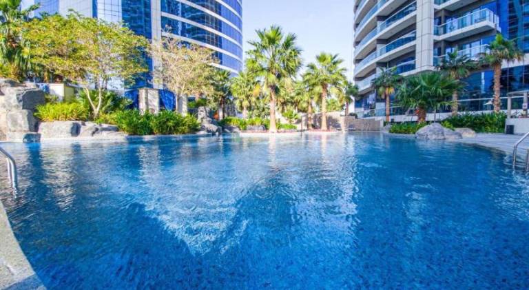 Holiday apartment with patio, pool & yard — photo 4