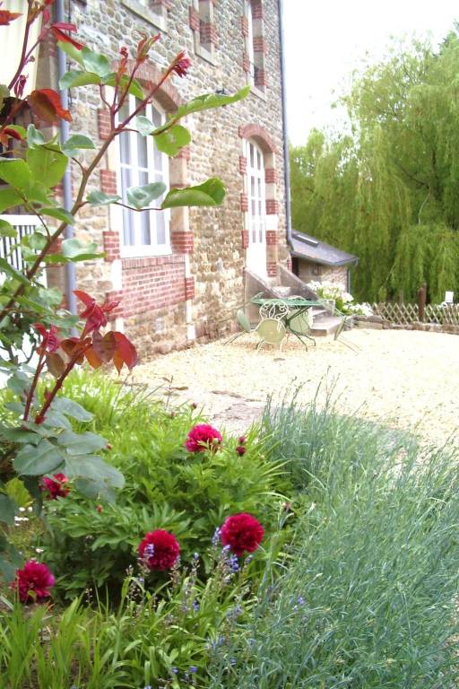 House with patio, garden & barbeque — photo 2