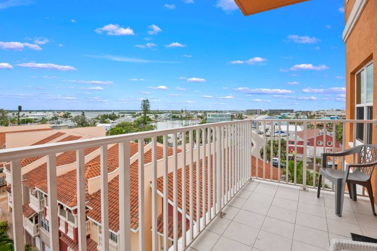 Children-friendly condo with heated pool & hot tub | Water view | Beach nearby | Pets are welcome — photo 2