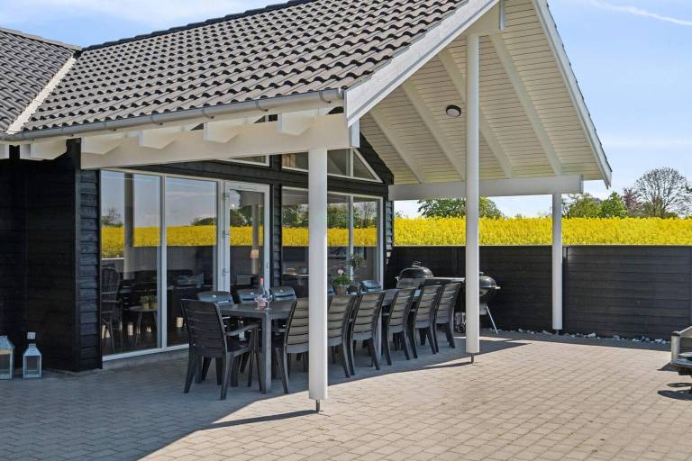 House with barbeque, sauna & patio — photo 4