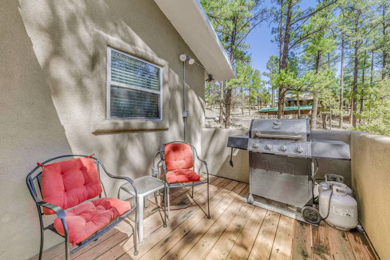 Ruidoso Mountain Cabin w/ Deck, 1 Mi to Hiking — photo 3