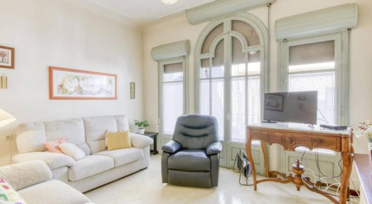 Holiday apartment with 3 rooms for 4 persons in Figueres