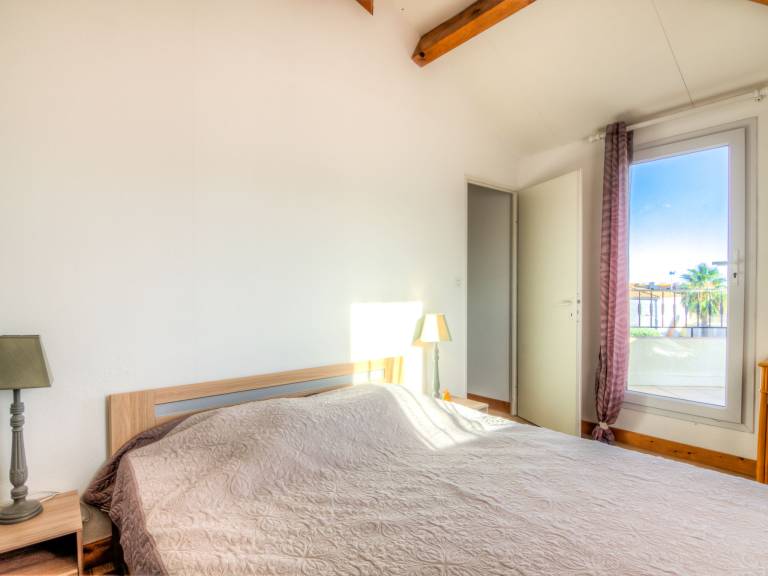 Family-oriented holiday apartment with pool & terrace | Next to the beach | Pets are welcome — photo 4