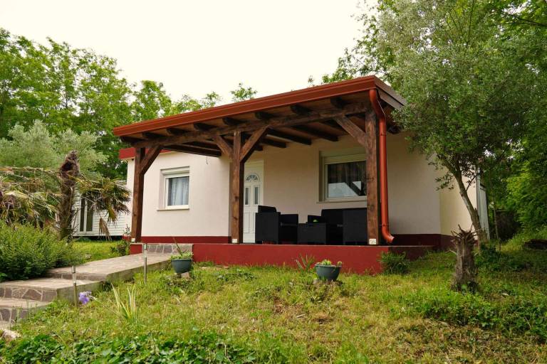 Rental with garden, patio & grill in Umag
