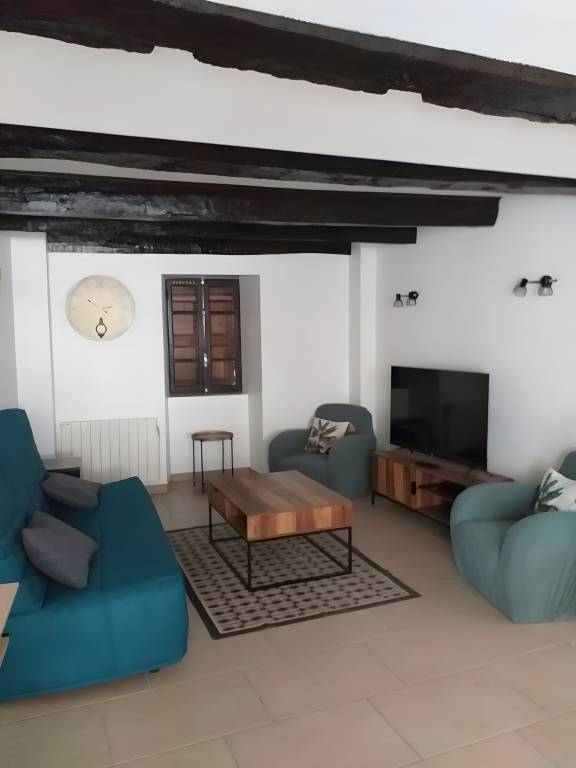 Vacation Home with Stunning Mountain Views and Wi-Fi in Peyreleau — photo 3