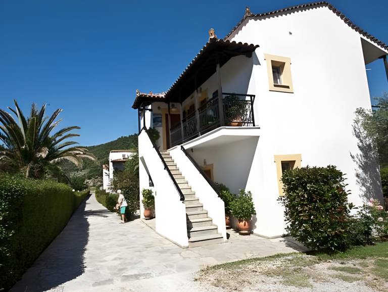 Holiday apartment with grill, private pool & terrace in Skopelos