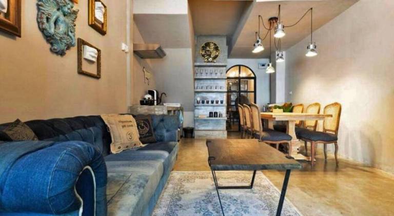 Beautiful 3 Bedroom Baroque House near Asoke BTS in Koh Lipe