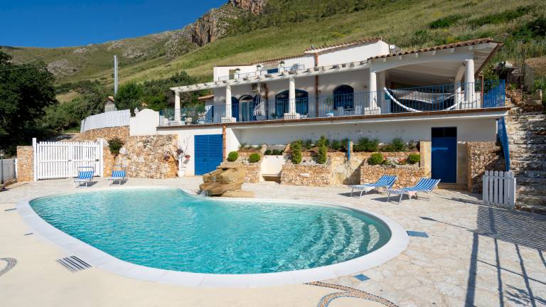 Fully equipped villa with yard, terrace & BBQ | Good for workation | Pets allowed in Trapani