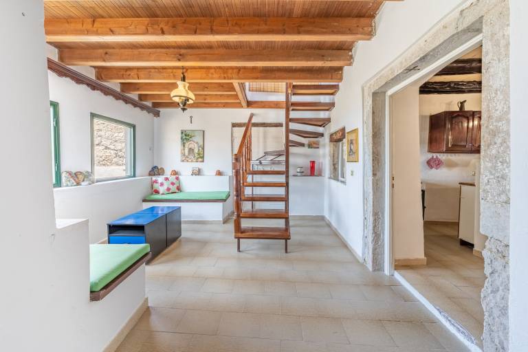 Holiday Home 'Priest's Traditional Mansion' with Sea View, Shared Terrace and Wi-Fi — photo 4