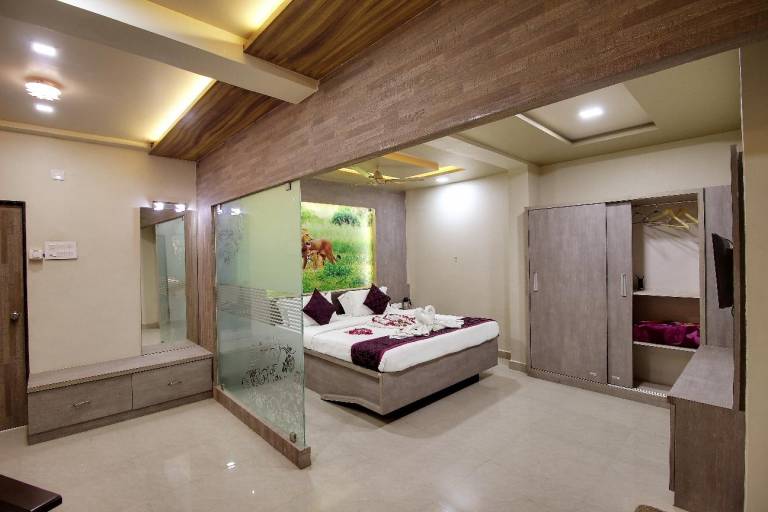 Daksh Hotel & Restaurant in Talala