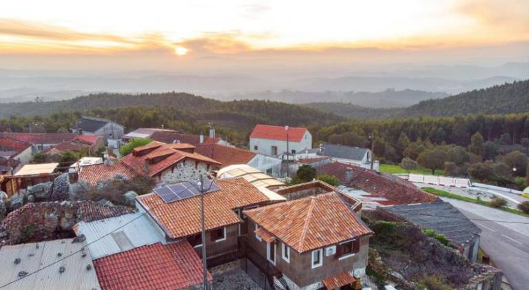 Fully equipped lovely vacation home with terrace, hot tub & private pool | Pets are welcome in Leiria