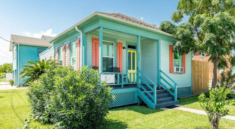 Casa Azul - 2 Blocks to Beach, Near Historic Strand, Private Yard! in Galveston, TX