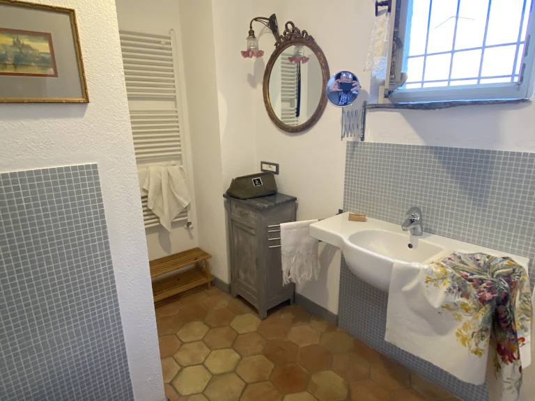 I Re Fenean: 4 REGINE: 60mq, luminoso e panoramico situato al 1° piano, 1 camera matrimoniale, 1 divano letto matrimoniale. Patio privato. PISCINA PARCHEGGIO WiFi — photo 4