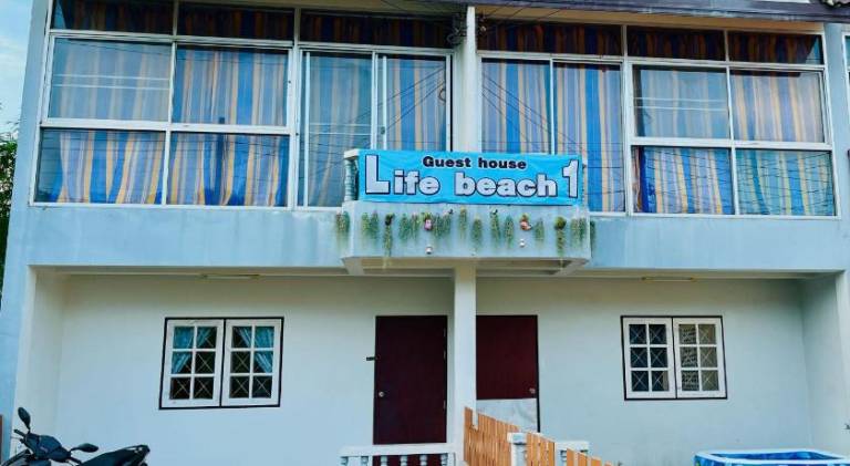 Life beach 1 in Chumphon