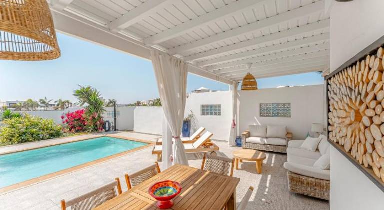 Villa with yard, BBQ & private pool | Perfect for remote work — photo 5