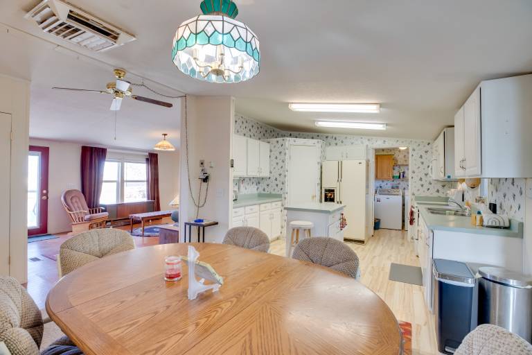 Hot Tub & Screened Porch: Getaway in Montrose! — photo 2
