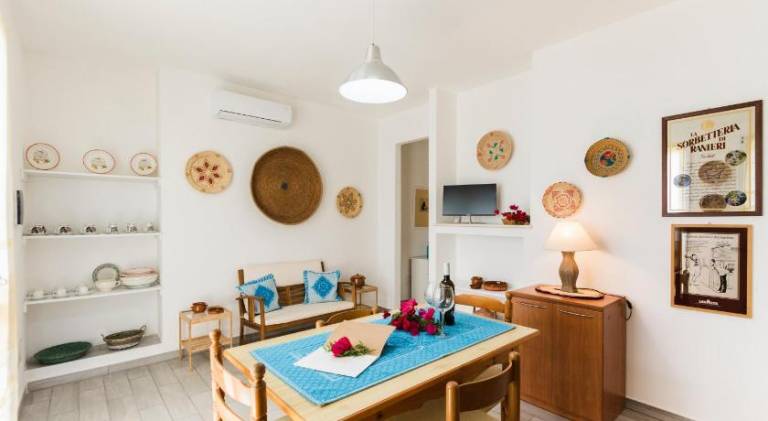 Serviced apartment with patio & garden | Beach nearby | Pet-friendly — photo 4