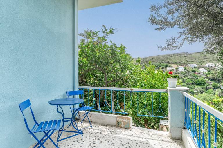 Apartment 'Stenies Little Nook' with Mountain View, Wi-Fi and Air Conditioning in Andros