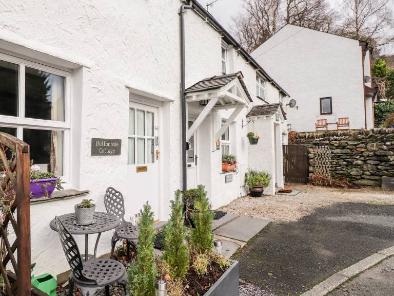 Cottage with garden — photo 2