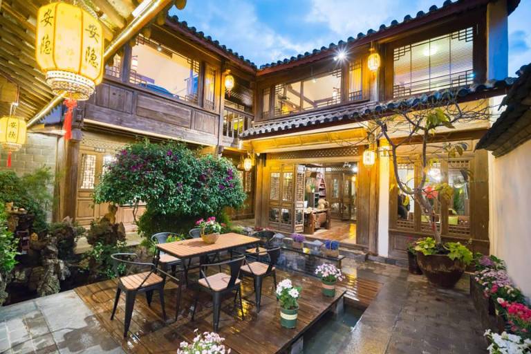 Anyue Viewing Courtyard Inn in Lijiang