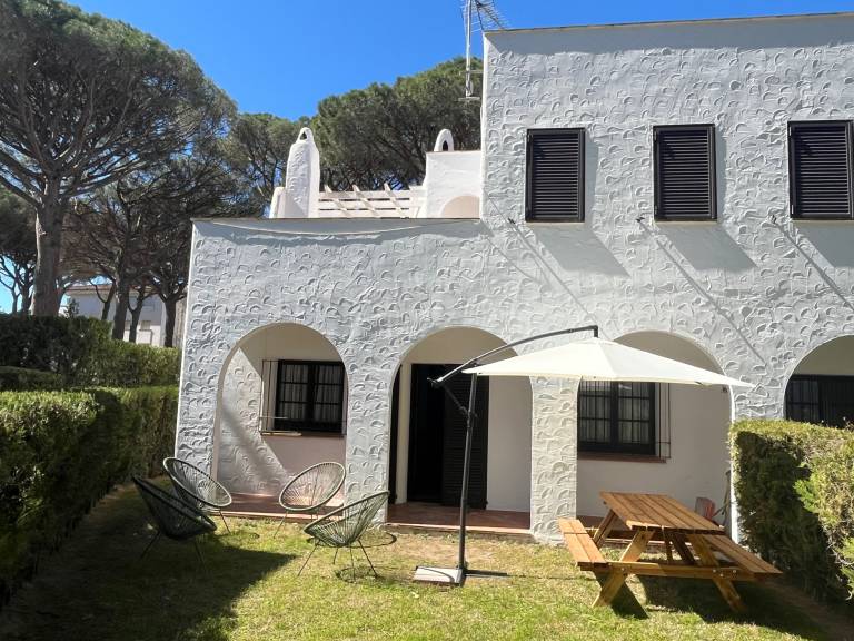 Fully equipped nice vacation home with pool, BBQ & patio | Pets are welcome — photo 4