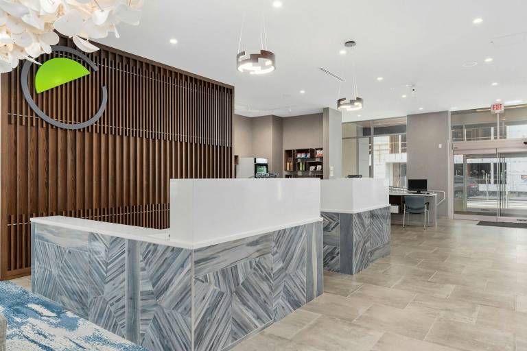 Element Hampton Peninsula Town Center — photo 4