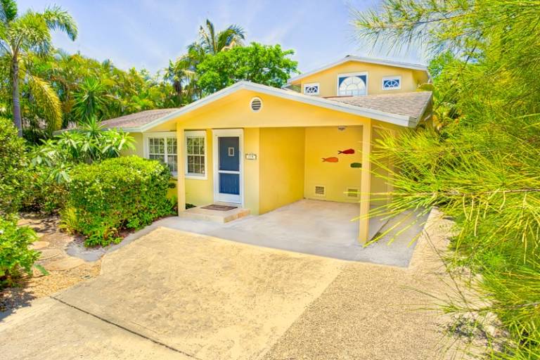 Nice house with grill & private pool | Beach nearby | Pets are welcome in Sanibel, FL