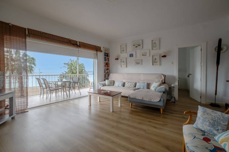 Apartment 'Piso Frente Playa De La Colonia' with Sea View, Private Terrace and Wi-Fi — photo 3