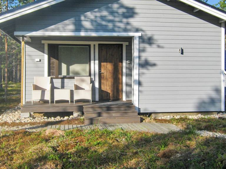 Vacation home with sauna & patio — photo 2